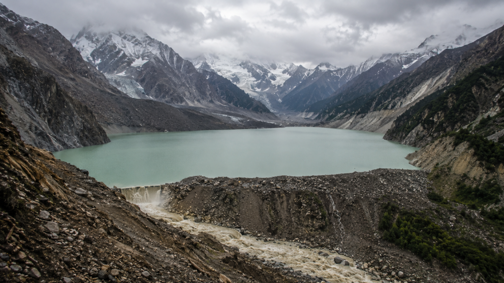 Nepal Flood Toll Nears 800, Glacier Collapse Confirmed